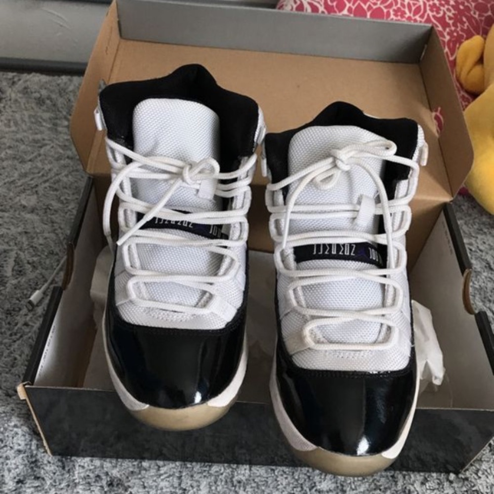 Jordan 11 retro Concord Size 2.5Y